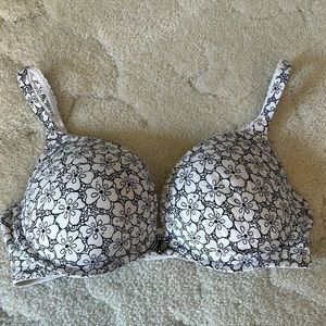 Victoria’s Secret Body by Victoria push-up size 36 D NWOT